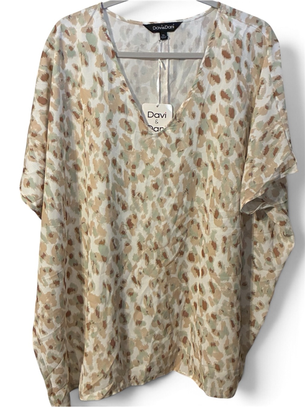 New! Davi & Dani 1XL Women's Beige and Cream V-Neck Tunic